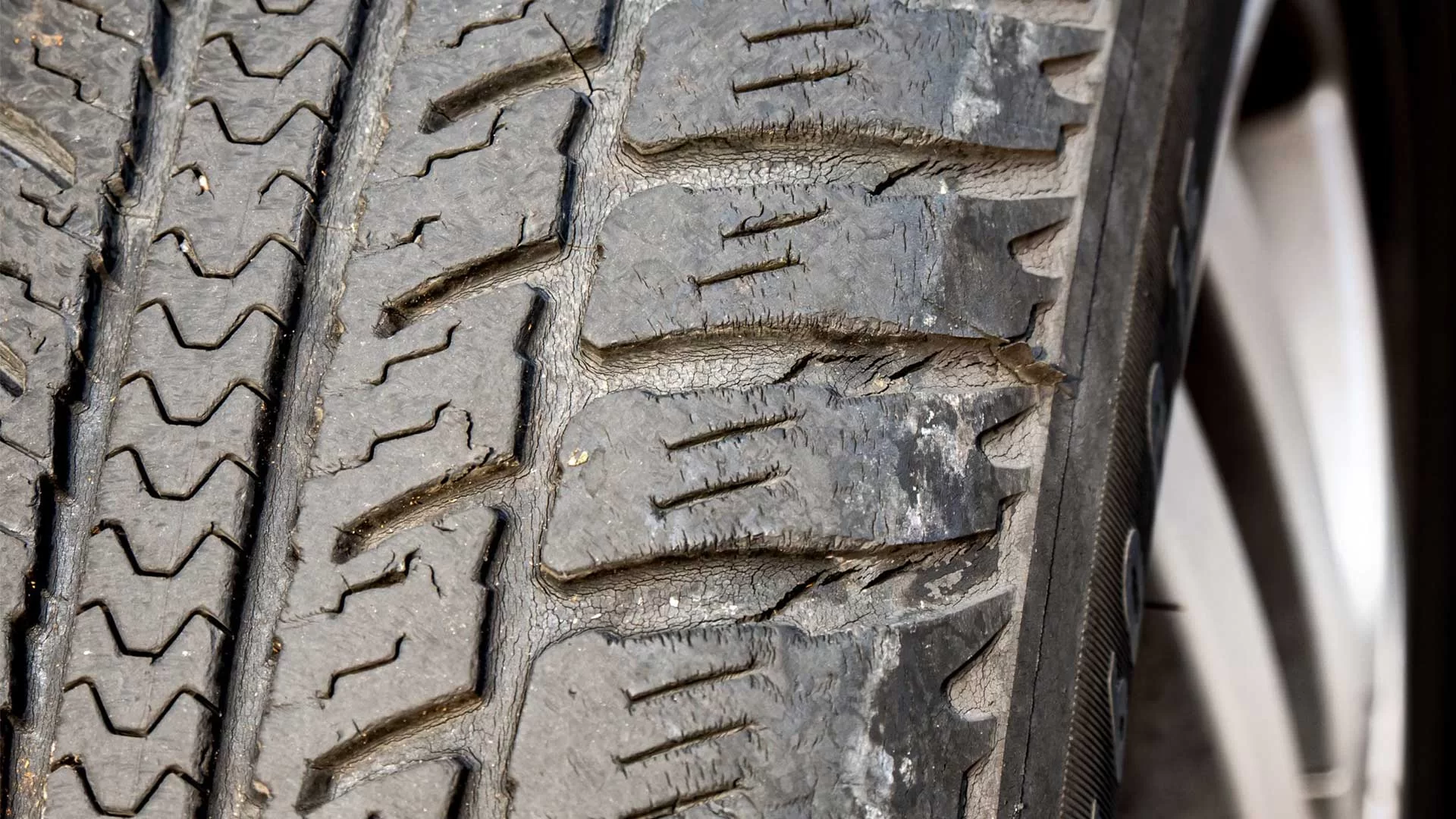Tire Crack Check